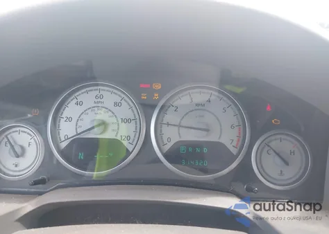 2010 Chrysler Town & Country Lx from USA, damaged, VIN 2A4RR4DE6AR346811